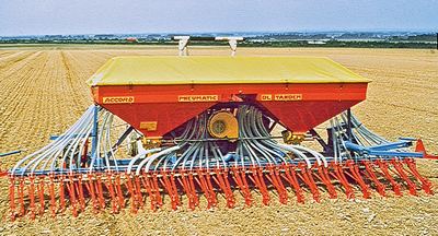 Die 8 m breite DT-Drillmaschine, hauptsächlich für große Betriebe in Frankreich.