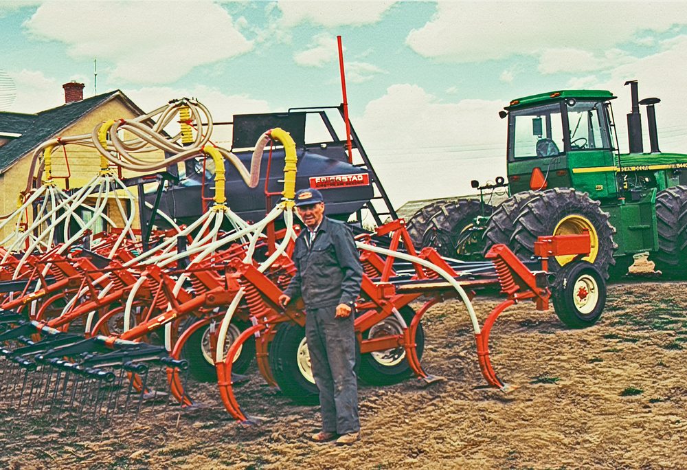 Der 48-Fuß-Air-Seeder von Friggstad mit ACCORD PNEUMATIC-Komponenten, Mai 1979.