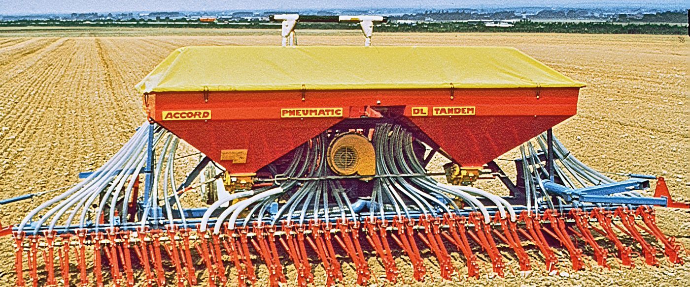 Die 8 m breite DT-Drillmaschine, hauptsächlich für große Betriebe in Frankreich.