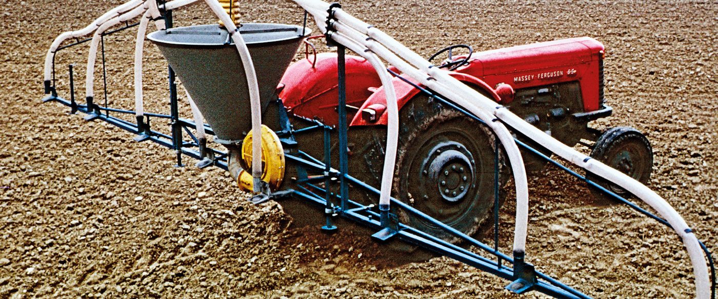 Der 10-m-PNEUMATIC-Düngerstreuer, erste Serie 1968.