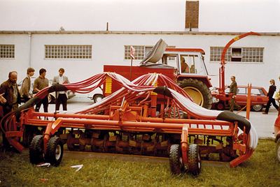 1983: der Prototyp der gezogenen 12-m-Drillmaschine von Horsch, 96 Drillschare.