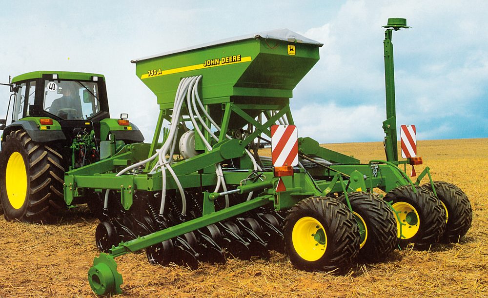 Die John Deere 750 A No-Till mit ACCORD PNEUMATIC-Sätank, ab 1995 in Europa.