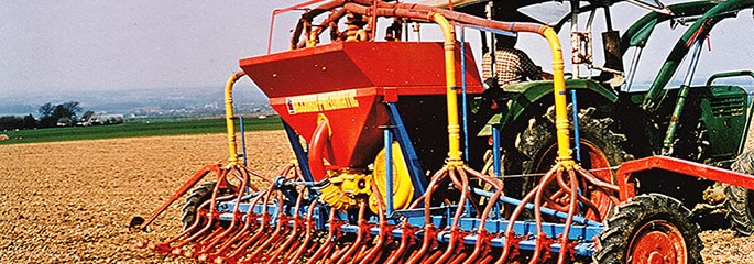 1968 · PNEUMATIC-DS: 6 m Anbau-Drillmaschine.