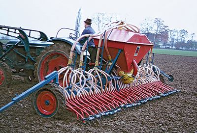Drillmaschine mit den Umbauten für eine bessere Verteilung, 1969.