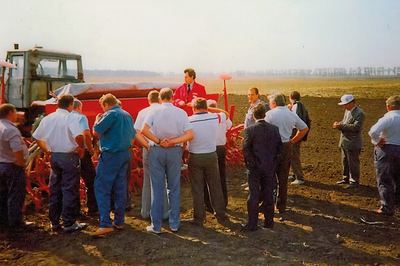 Vorführung mit einer DT-Drillmaschine im Gebiet Lipetsk, 1995.