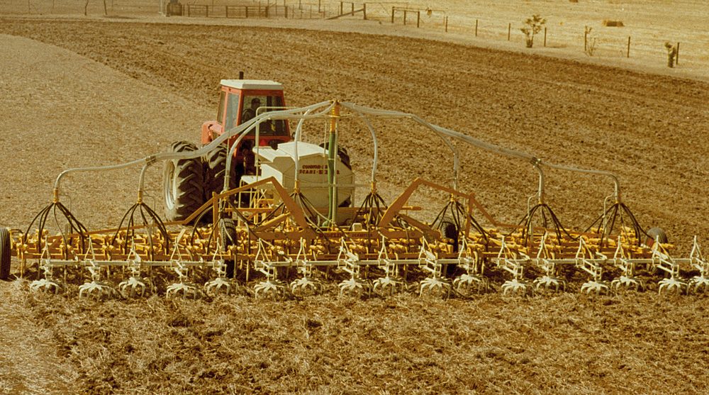 Der Wideline Seeder von Connor Shea, 1971 – der erste Air Seeder der Welt.
